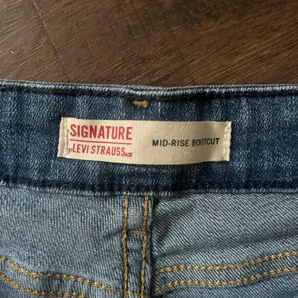 Levis Classic Boot Cut Jeans Women's Size 14 Medium Wash Blue Mid-Rise Stretch - Picture 3 of 9